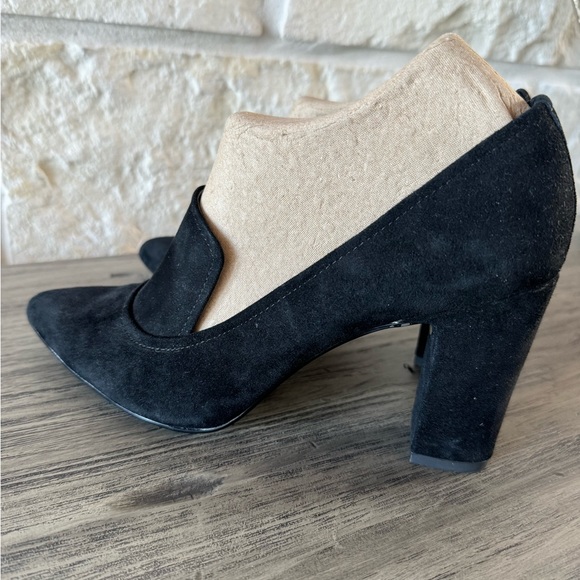 Donald Pliner Black Suede Chunky Heels (7.5) - Picture 4 of 8